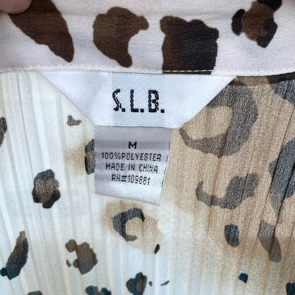 Vintage Y2K S.L.B. Retro Leopard Print Crinkle Buttonup Bell Sleeves Size Medium - Picture 5 of 5